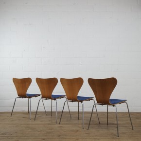 Set of 4 dining chairs Arne Jacobsen 