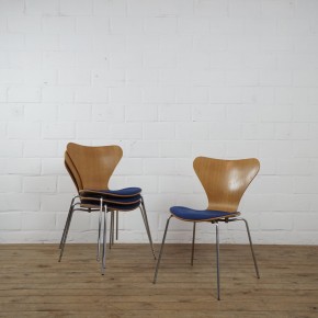 Set of 4 dining chairs Arne Jacobsen 