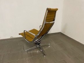 Lounge chair 124 Charles & Ray Eames 